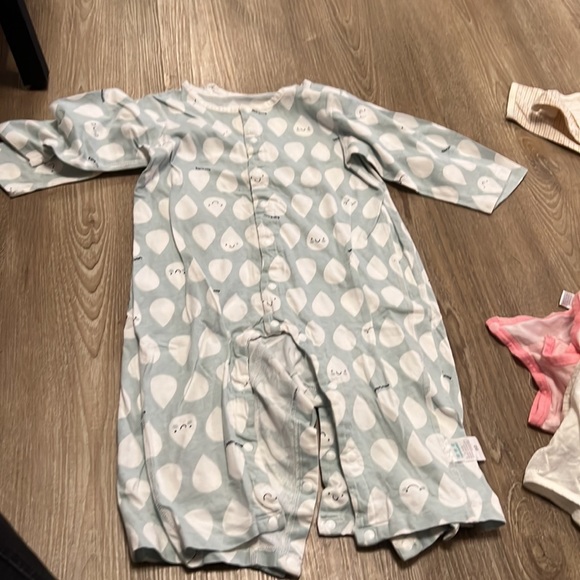 13 pairs of pajamas - Picture 11 of 11